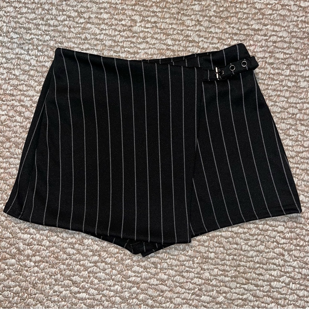 Black and White Pinstripe Women Skorts